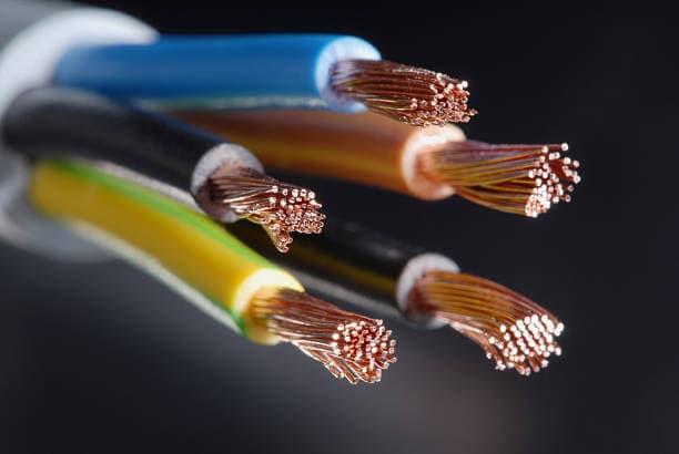عیب یابی کابل برق؛ راهنمای کامل برای تشخیص و رفع مشکلات رایج